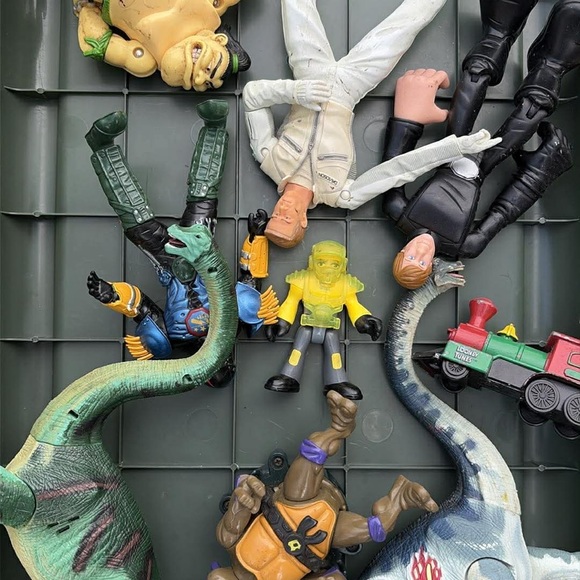 Actions figures - Picture 2 of 3